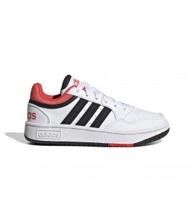 Zapatillas Adidas Hoops 3.0 para niño en color rojo y blanco disponible al mejor precio en tu tienda online de moda y deportes www.chemasport.es