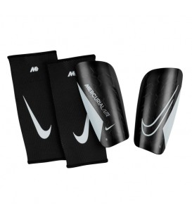 Espinillera Nike Mercurial en color negro disponible al mejor precio en tu tienda online de moda y deportes www.chemasport.es
