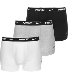 Boxer Nike Trunk 3PK para hombre en color blanco, gris y negro disponible al mejor precio en tu tienda online de moda y deportes www.chemasport.es
