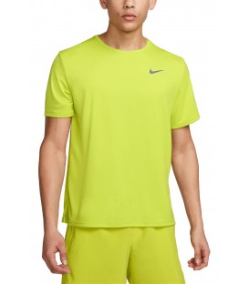 Camiseta nike Dri-Fit UV Miler para hombre en color amarillo disponible al mejor precio en tu tienda online de moda y deportes www.chemasport.es