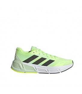 Zapatillas Adidas Questar 2 para hombre en color verde disponible al mejor precio en tu tienda online de moda y deportes www.chemasport.es