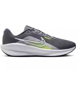 Zapatillas Nike Downshifter 13 para hombre en color gris disponible al mejor precio en tu tienda online de moda y deportes www.chemasport.es