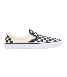 Zapatillas Vans Ua Classic Slip-On en color blanco y negro disponible al mejor precio en tu tienda online de moda y deportes www.chemasport.es