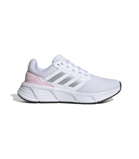 Zapatillas Adidas Galaxy 6 para mujer en color blanco y rosa disponible al mejor precio en tu tienda online de moda y deportes www.chemasport.es