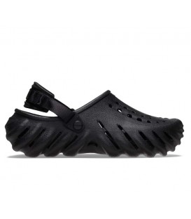 Sandalia Crocs Echo Clog en color negro disponible al mejor precio en tu tienda online de moda y deportes www.chemasport.es