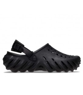 Sandalia Crocs Echo en color negro disponible al mejor precio en tu tienda online de moda y deportes www.chemasport.es